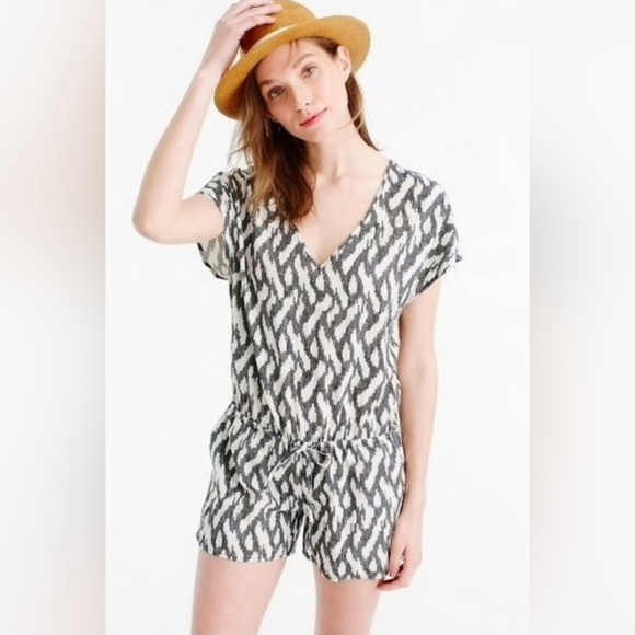 J Crew Ikat Romper Size S Tie Waist Linen V Neck Short Sleeve White Black Print - Picture 1 of 12